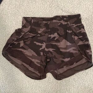 Athleta black camo running shorts with liner